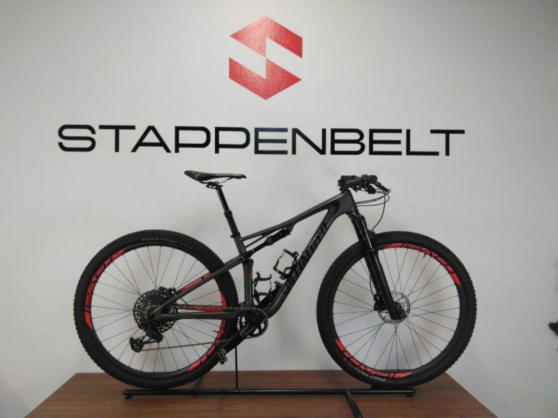 Specialized EPIC MEN EXPERT CARBON 29 S CHARCOAL/BLACK/ROCKET RED S 2018