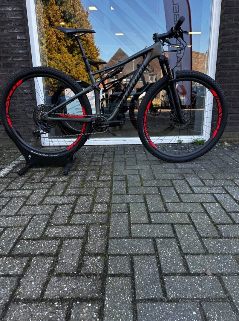 Specialized EPIC MEN EXPERT CARBON 29 S CHARCOAL/BLACK/ROCKET RED S 2018
