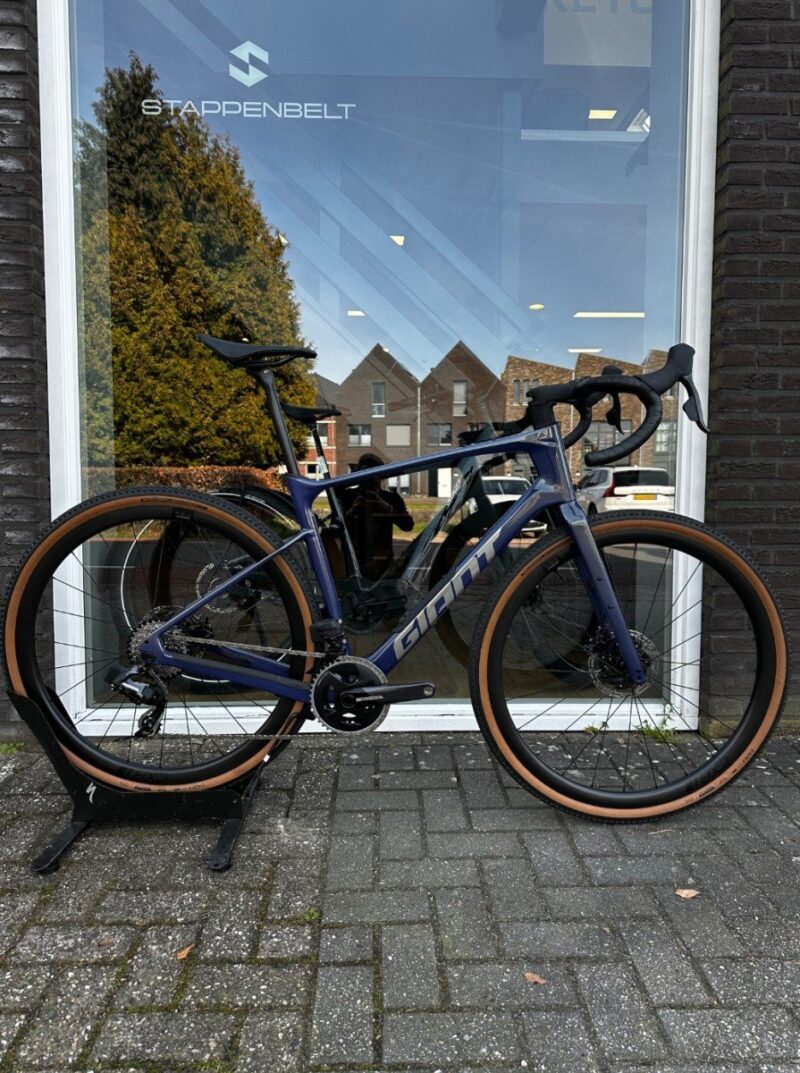 Giant Revolt Pro 0 blauw/metallic/zilver ML 2025